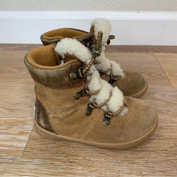 UGG Ager Kids Unisex Winter Warm Boots, Size 7 - Picture 2 of 13
